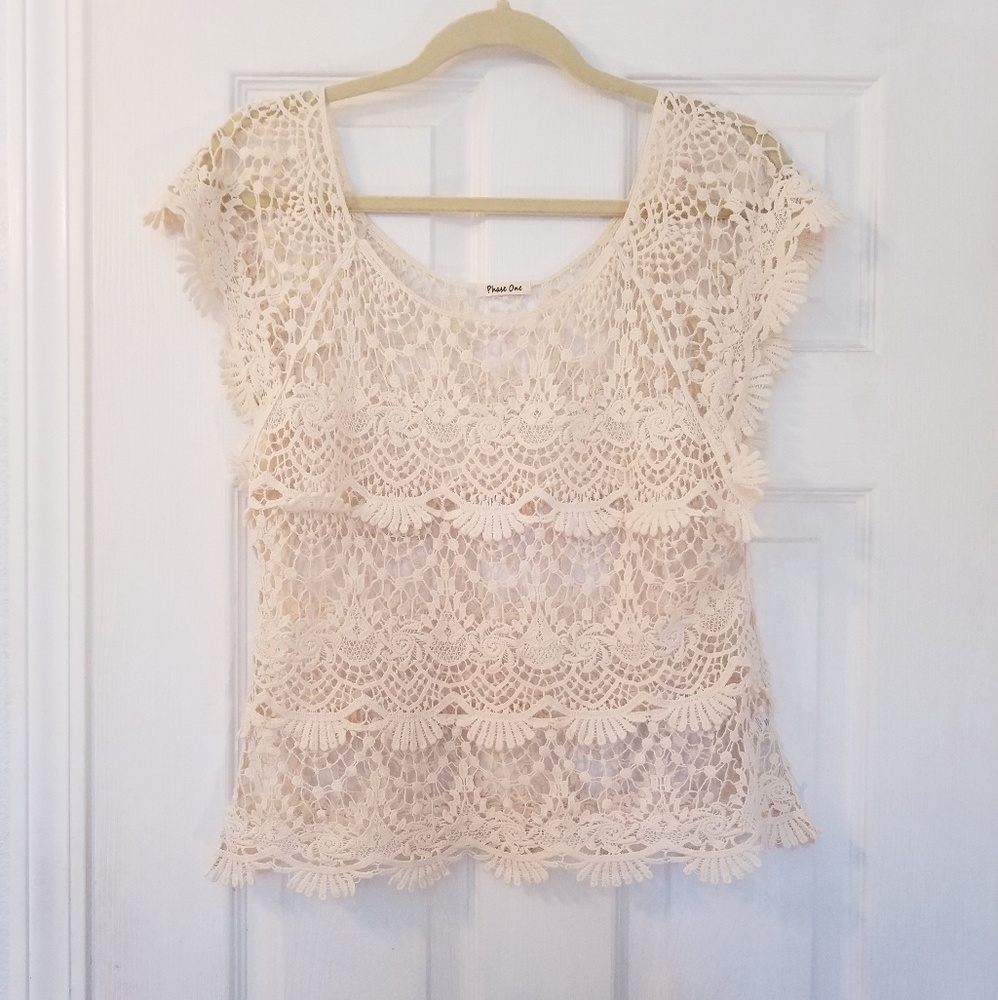 ☘3 for $24☘Gorgeous lacey cotton top